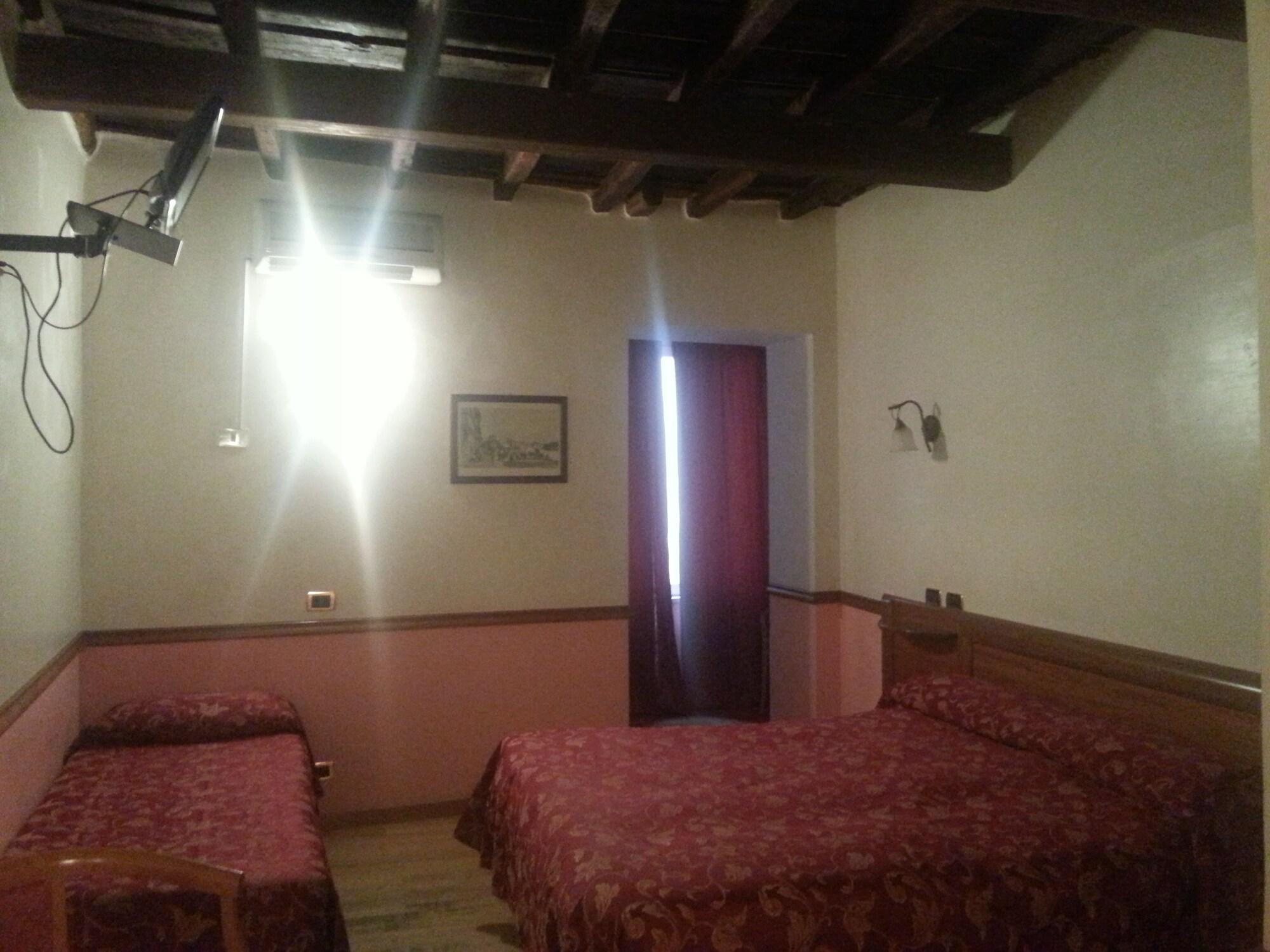 Hotel Santa Prassede 2*