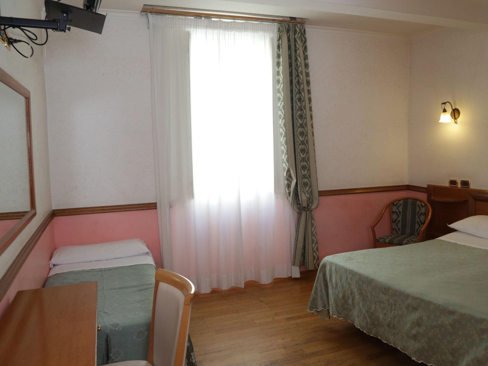 Hotel Santa Prassede 2*